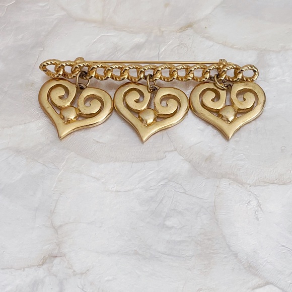 Three Hearts Matte Gold Tone Chain Bar Statement Brooch Dangling Hearts love - Picture 3 of 10